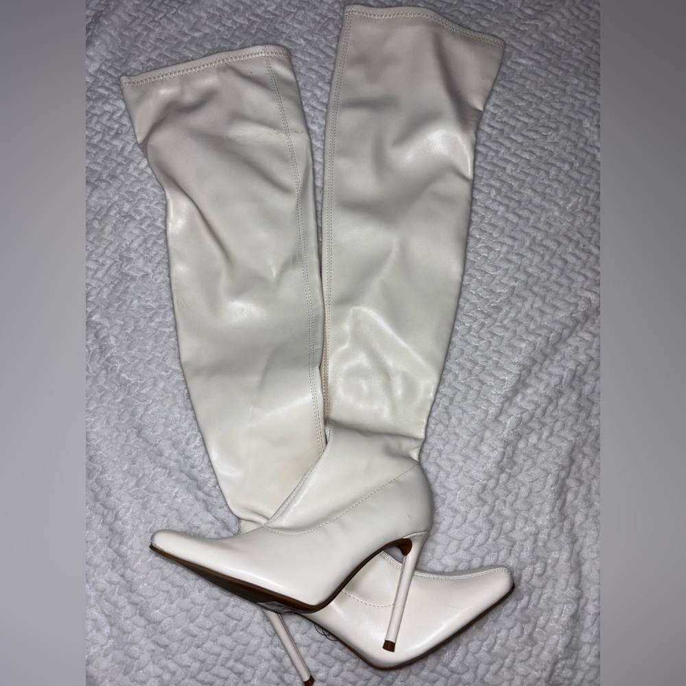 Elegant White Knee-High Women's Boots